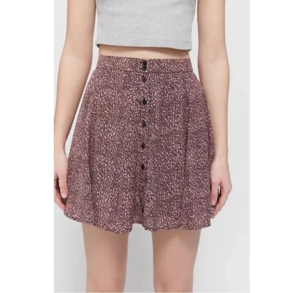 ★ UO urban outfitters mini skirt - Dark Pink leaopard print ★ - Picture 1 of 15